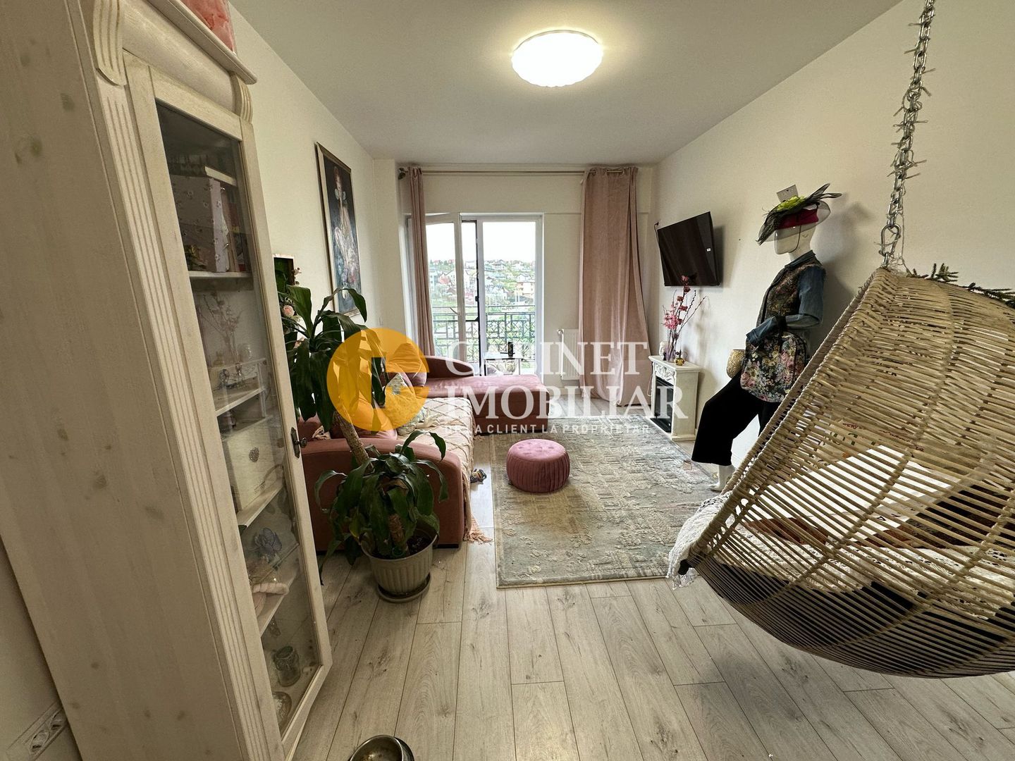 VISANI - 2 CAMERE DECOMANDAT - ETAJ INTERMEDIAR - MOBILAT SI UTILAT - Poză 1