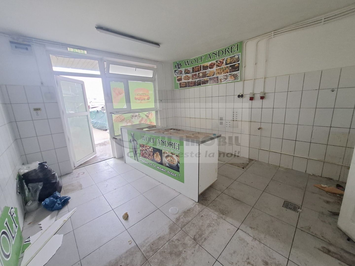 Spatiu comercial, 21 mp, Piata Cug, liber, pretabil orice afacere - Poză 1