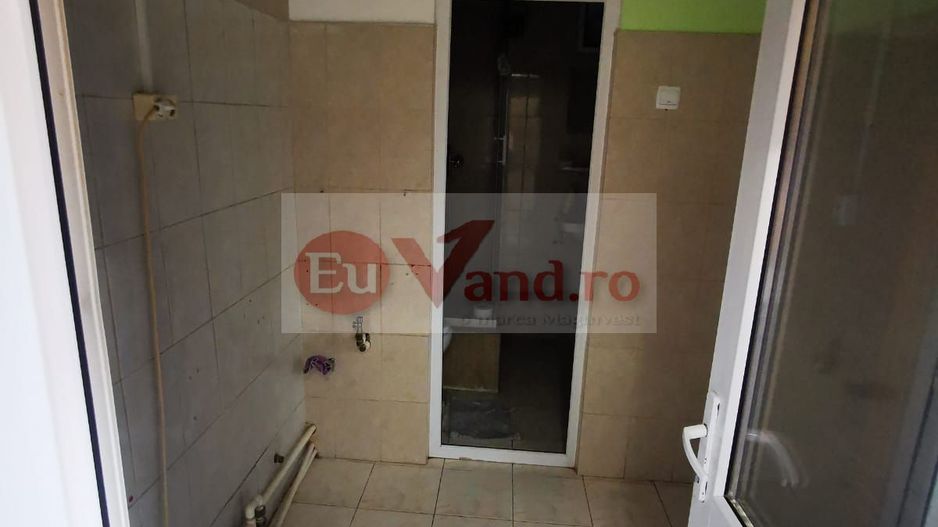 De inchiriat casa cu 2 camere, strada Romana, 300 euro - Poză 3