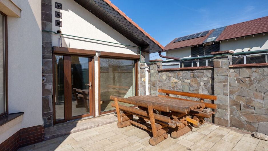 Casa 6 dormitoare+4 bai -1500 mp teren-Sacele - Poză 46