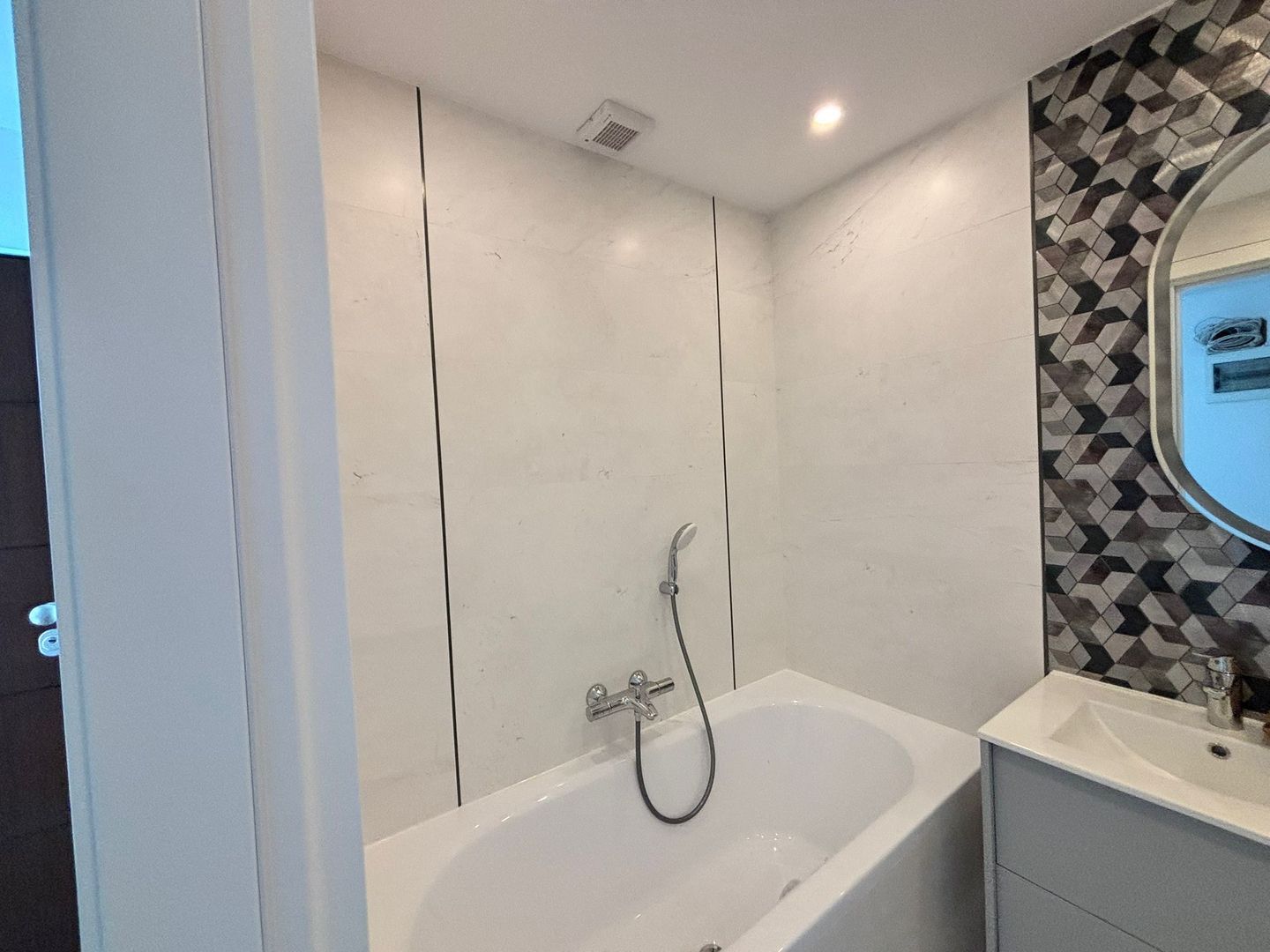 4 Camere I Spatios I Loc Parcare - Poză 9