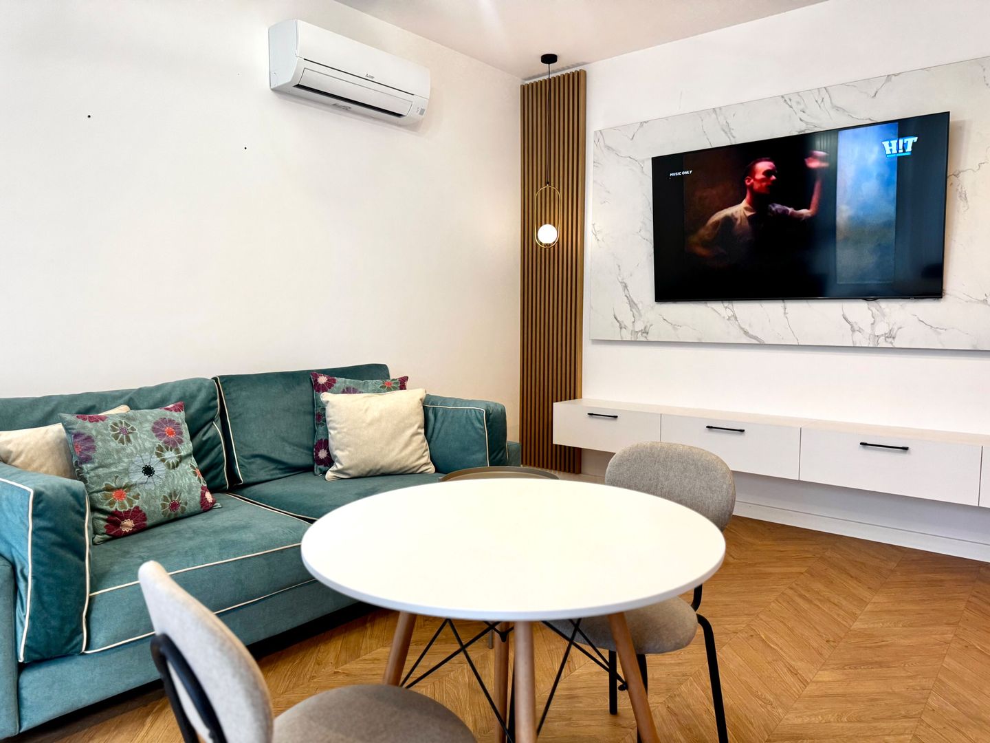 Apartament cu 2 camere, la prima închiriere, primitor si elegant - Poză 2