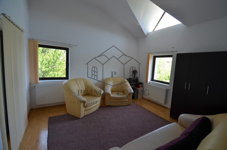 Vilă splendidă cu grădină extinsă și facilități moderne - Poză 7