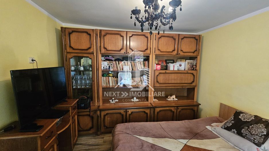 Casă  4 camere cu 2 intrări, garaj și teren 1751mp– Cobadin - Poză 1