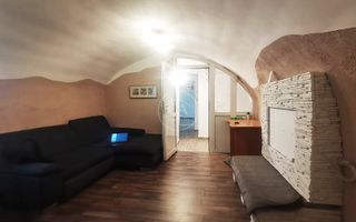 Spatiu comercial de vanzare la curte comuna Ultracentral, Oradea - Poză 1