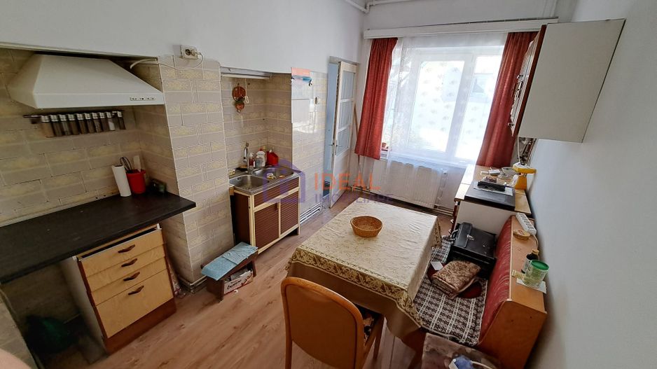 Casa cu 2 camere si pivnita mare, zona Ultracentrala - Poză 7