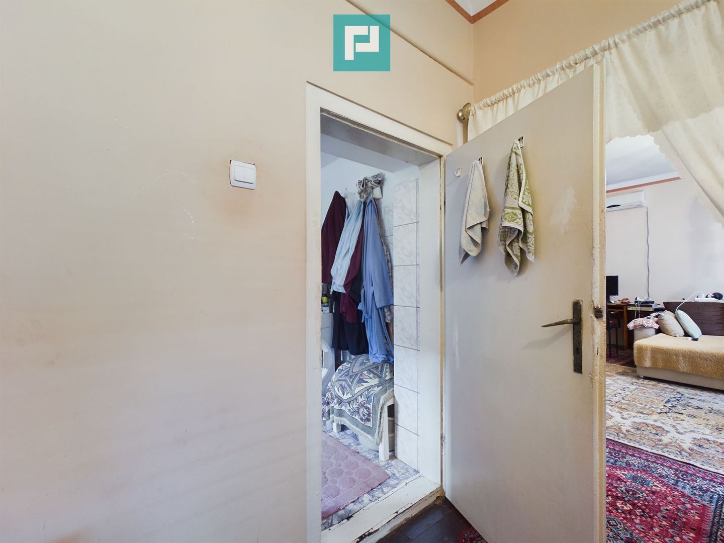 Apartament la casă cu 4 camere în Pârneava - Poză 15