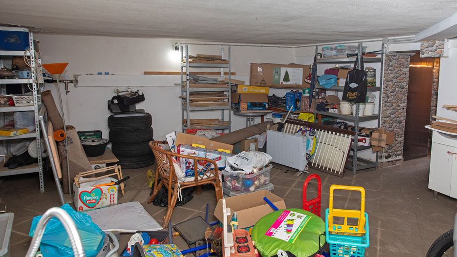 Vilă, singur în curte, central, Oradea 128 mp. 800  E/lună. Comision 0 - Poză 38