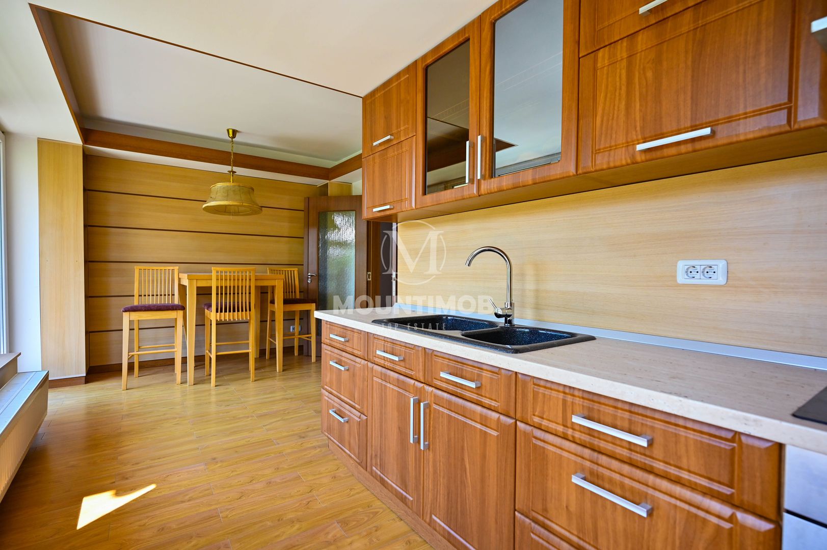 Vila moderna, 13 camere cu potential comercial în Rasnov - Poză 11