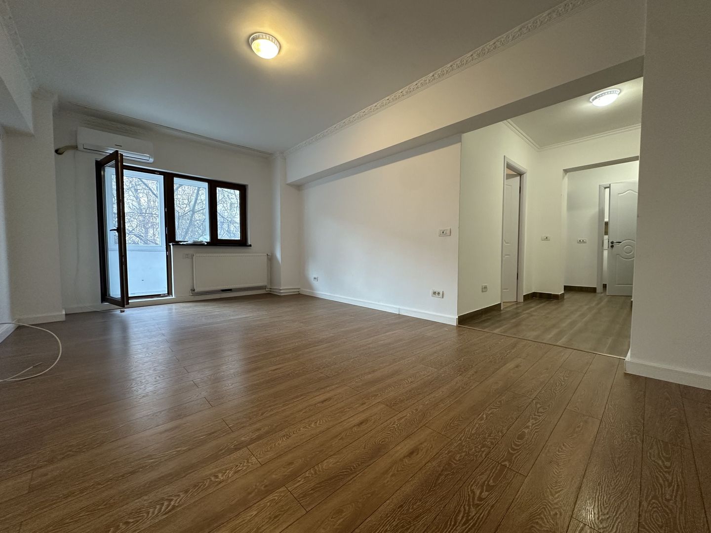 COLENTINA - Teiul Doamnei | 3 Camere Nemobilat | Boiler - Poză 1