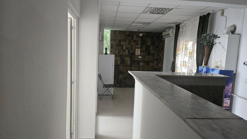 Spre Chirie - apartament 3 camere , etaj 1 in Vila - Poză 10
