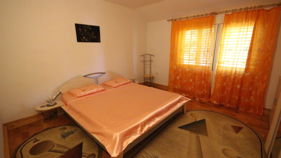 APARTAMENT SPATIOS  IN VILA - Poză 2
