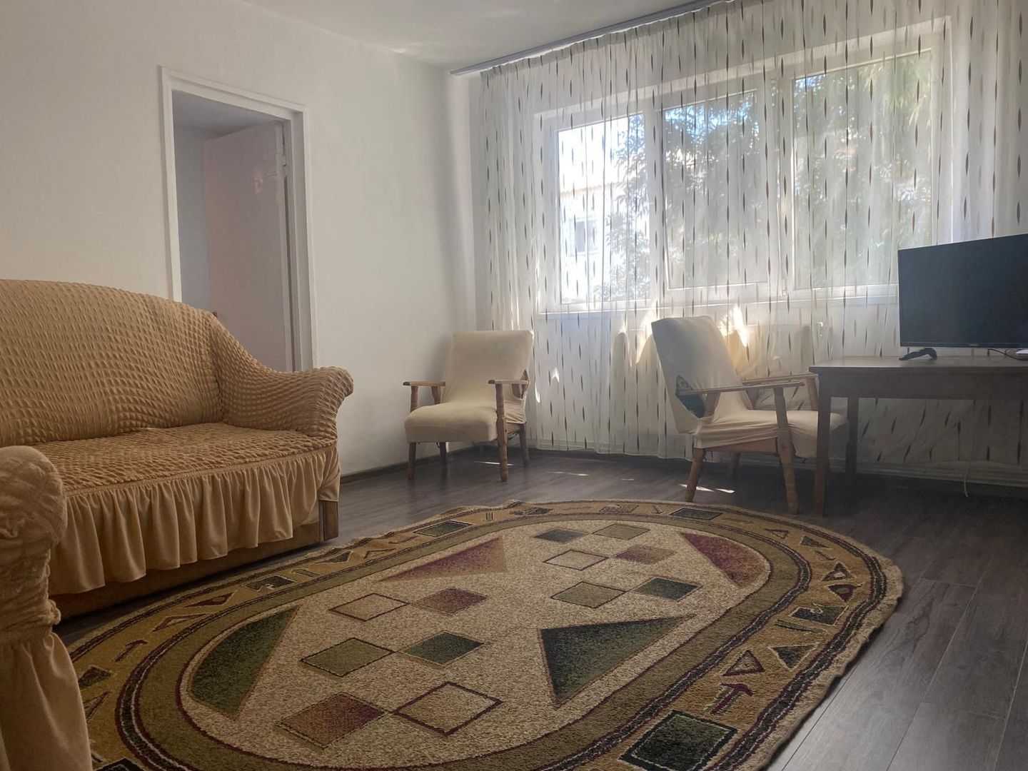 Etajul 3! Inchiriere apartament cu 2 camere in Targoviste - micro 11 - Poză 4