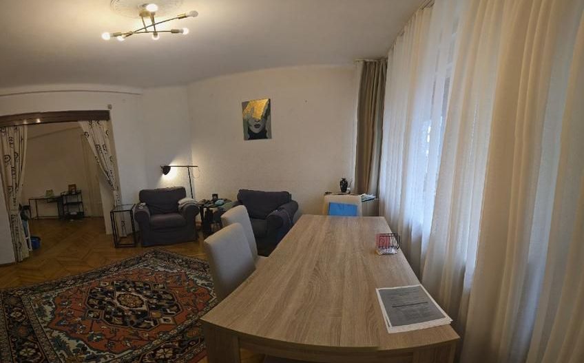Apartament 5 camere, garaj, 2 boxe subsol, 4/6, bloc interbelic . - Poză 9