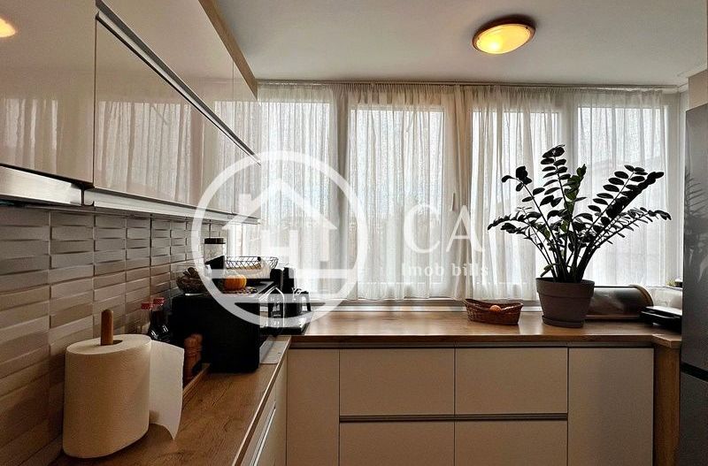Apartament de vânzare cu 3 camere în zona Rogerius, Oradea - Poză 6