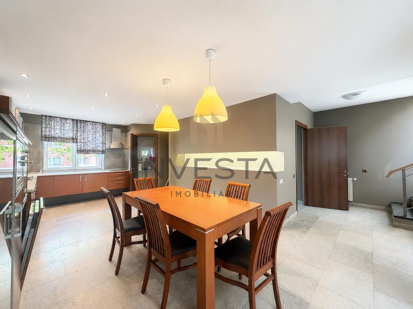 Casa de 360 mp cu sauna si garaj dublu de inchiriat in zona Buna Ziua - Poză 6