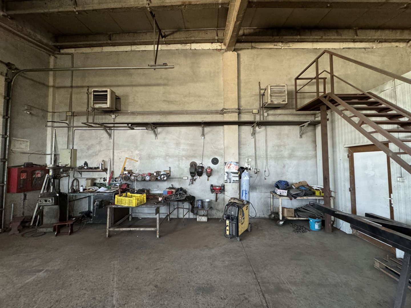 Spatiu industrial cu teren, hala, atelier, apartament, birou - Poză 9