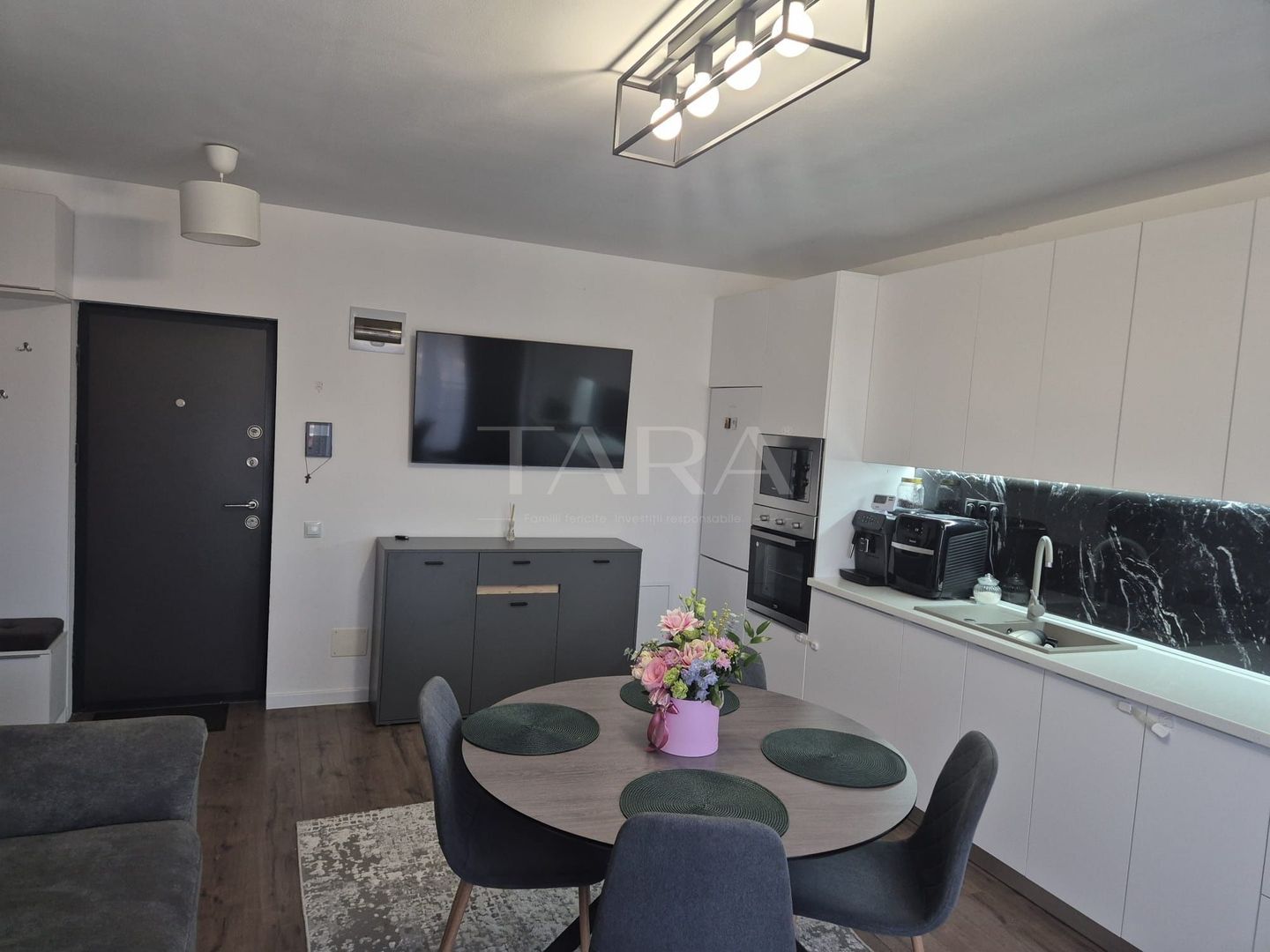 Apartament 2 Camere Ultrafinisan, Modern Mobilat – Etaj 3, Parcare. - Poză 1