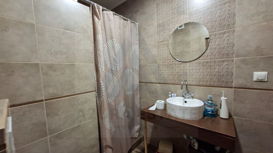 Apartament modern 3 camere 2 bai si 2 locuri de parcare in Selimbar - Poză 8