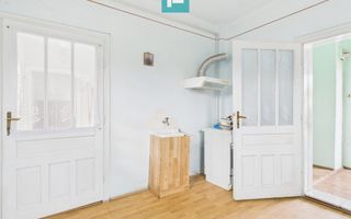 Casă cu teren generos, zonă centrală, Curtici - Poză 3