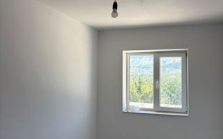 Apartament complet renovat, 3 camere, de vânzare în Carjoaia, comuna Cotnari, județul Iași - Poză 5