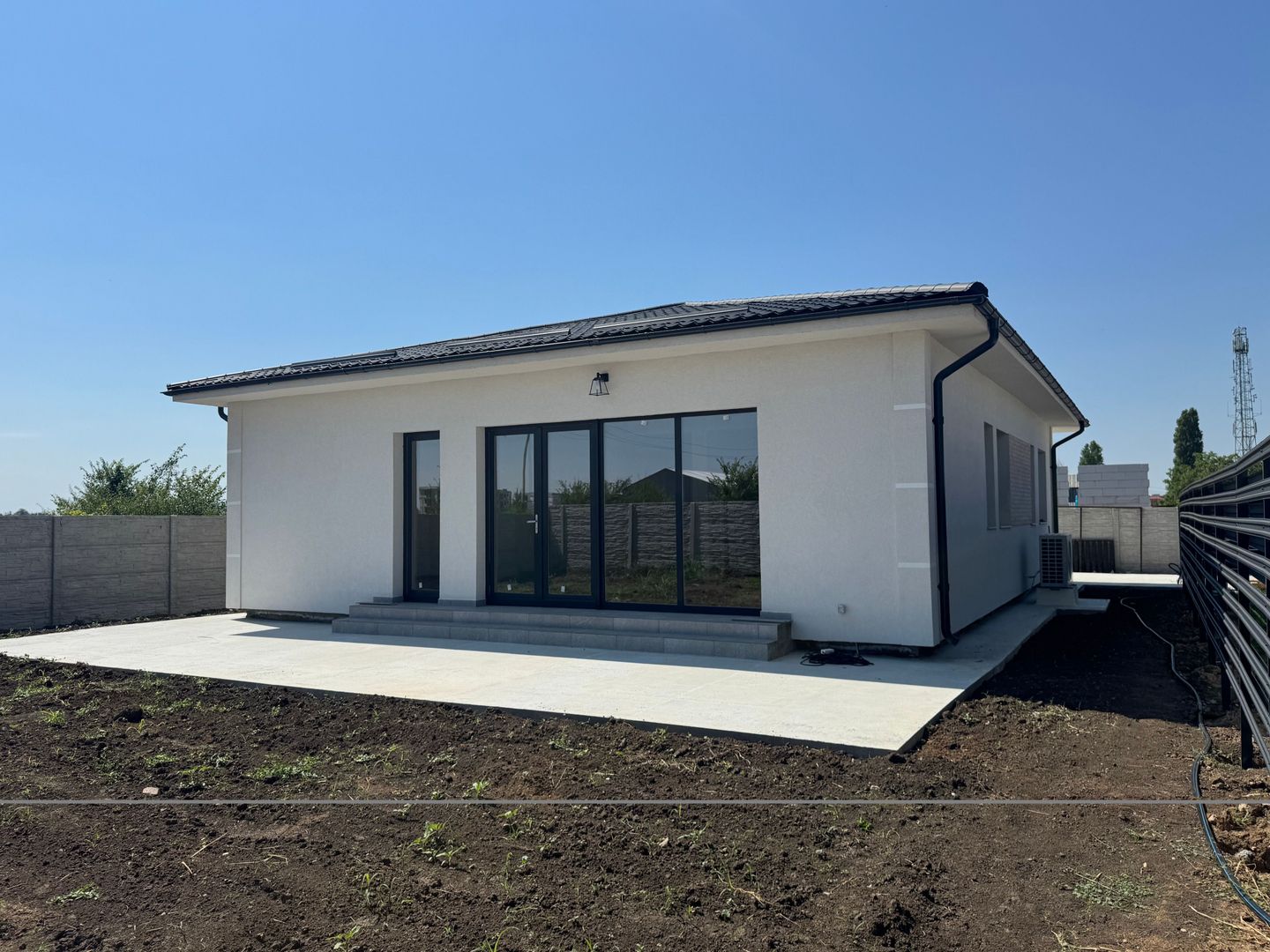 Casa parter Tunari 5 camere curte 400m2, 140m2, UTILITATI, zona buna - Poză 1