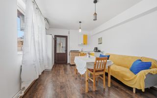 Casă micuță + un pic de curte - Poză 2