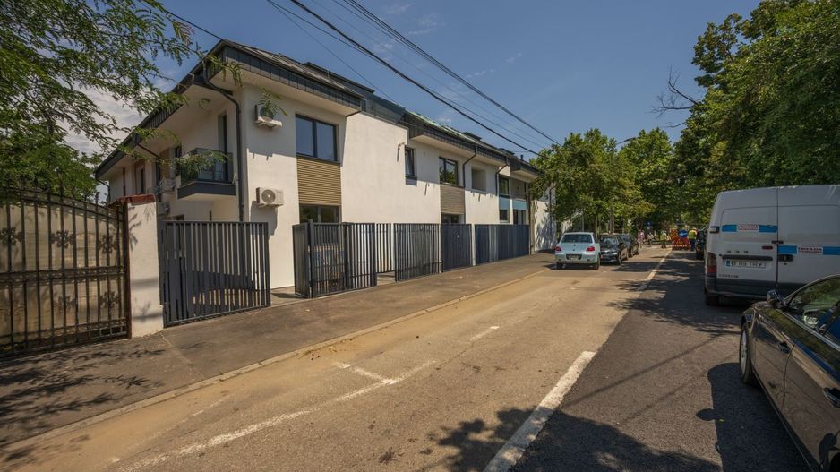 Vilă noua - spațioasă - terasa superbă - loc de parcare - cea mai frumoasa strada - Poză 6
