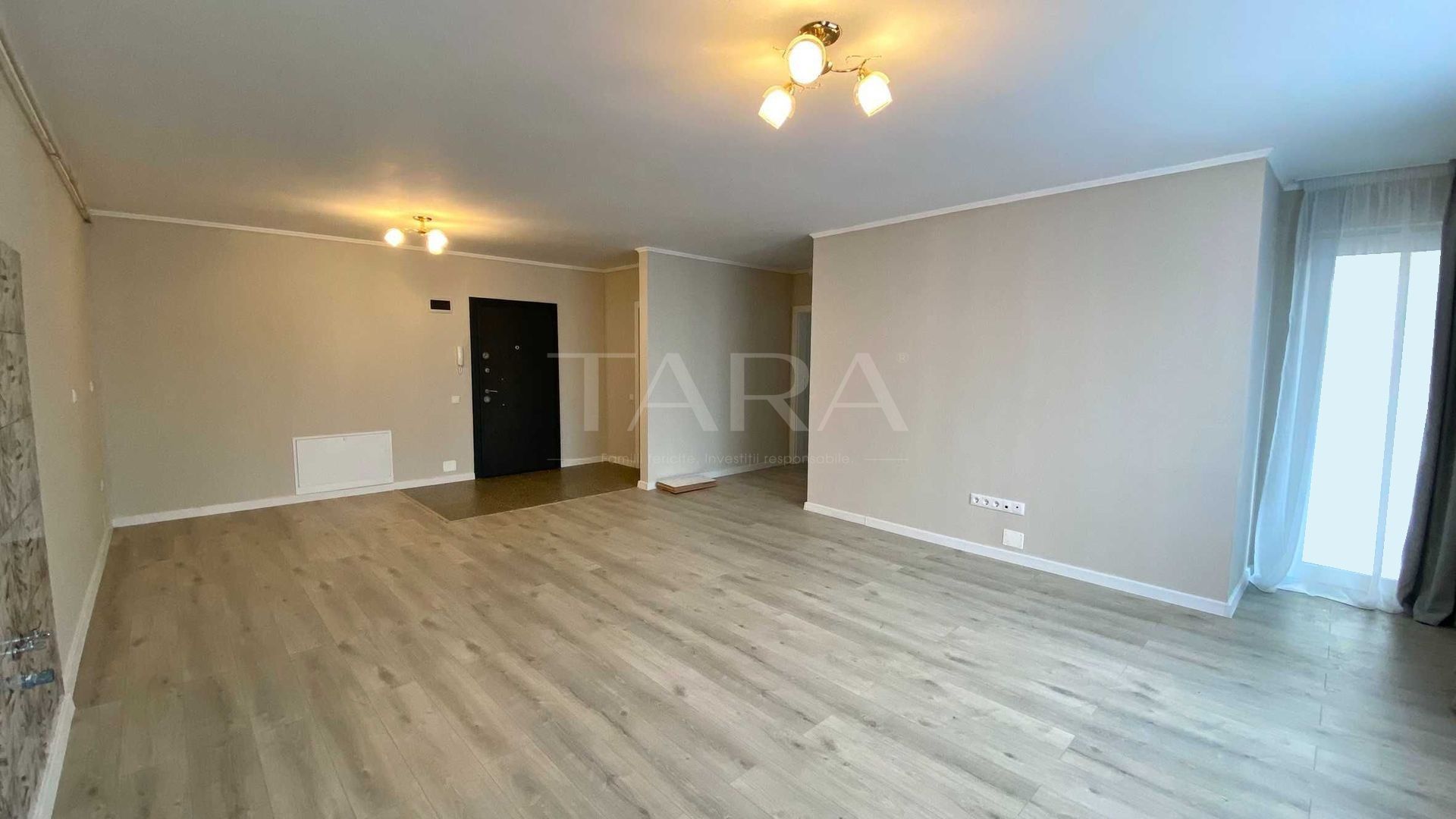 Apartament nou, 3 camere, ultim etaj, priveliște liberă – Floresti. - Poză 2
