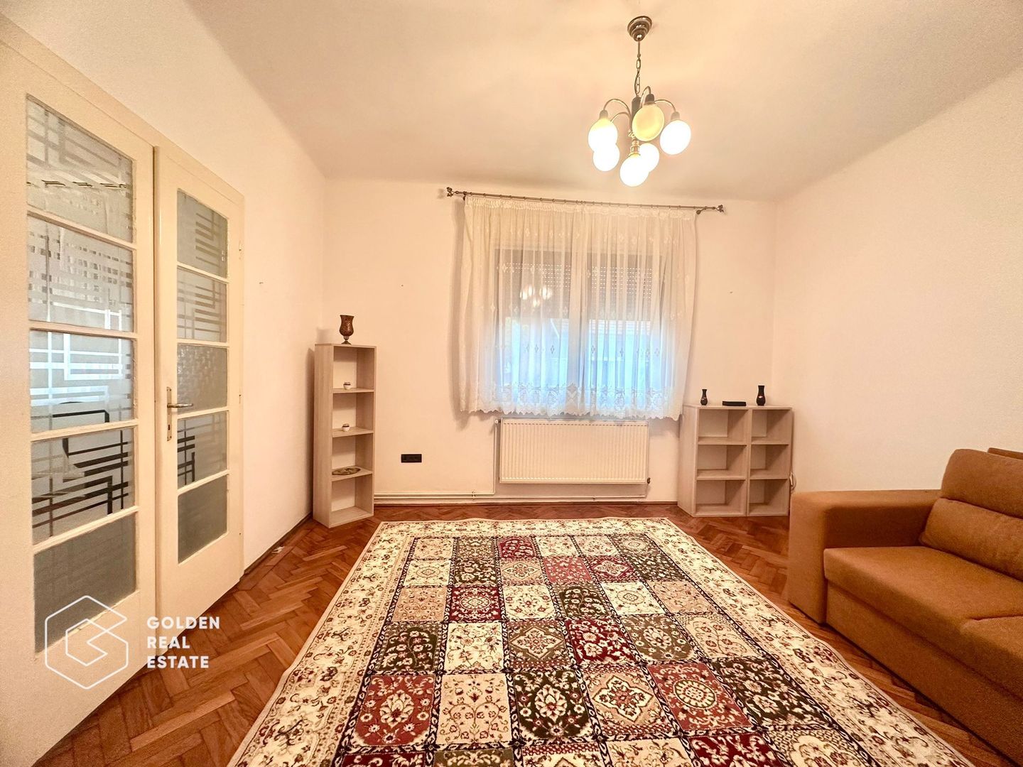 Casa centrala cu 3 camere, curte privata și gradina - Poză 4