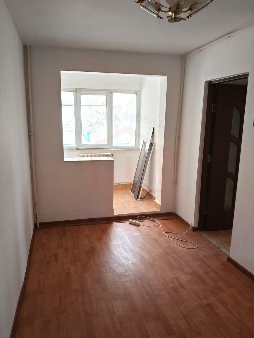 Apartament 4 camere semidecomandate, etaj 2 din 4  – Micro 39, Galați - Poză 2