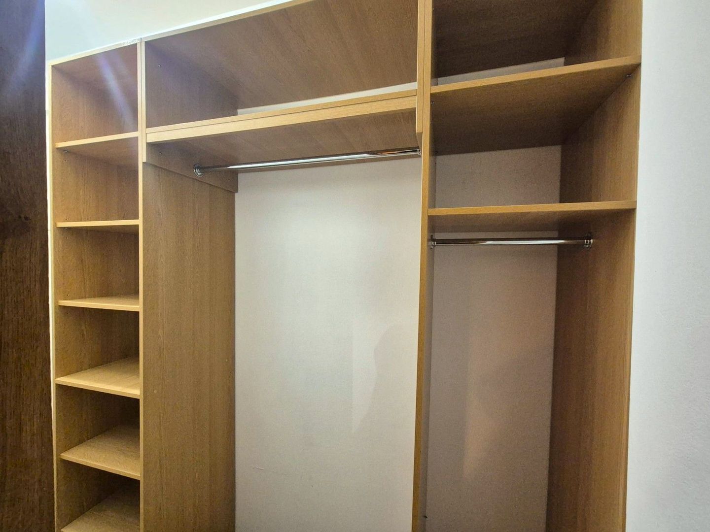 Bloc nou, sectiune mare, apartament 3 camere cu semineu, terasă mare si garaj - Poză 10