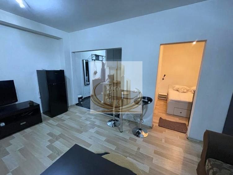 Apartament renovat cu 1 cameră transformat in 2 cam | zona MEDICINA f - Poză 3