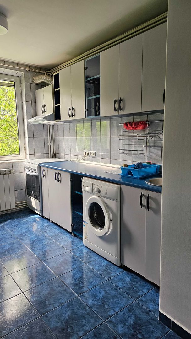 Apartament 3 camere de inchiriat, bloc reabilitat,  Romancierilor - Poză 1