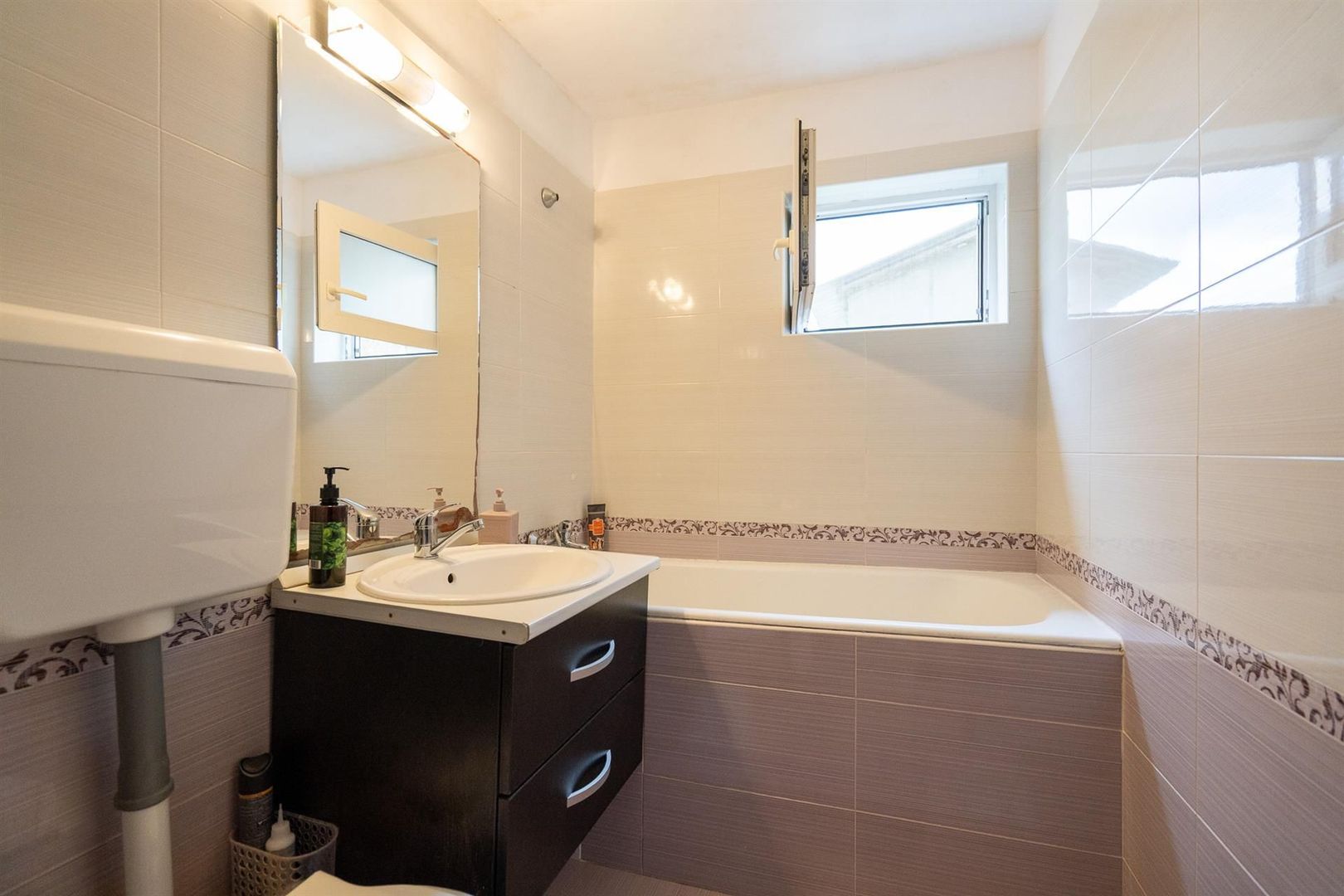 Apartament cu 3 camere renovat  Rogerius - Poză 6