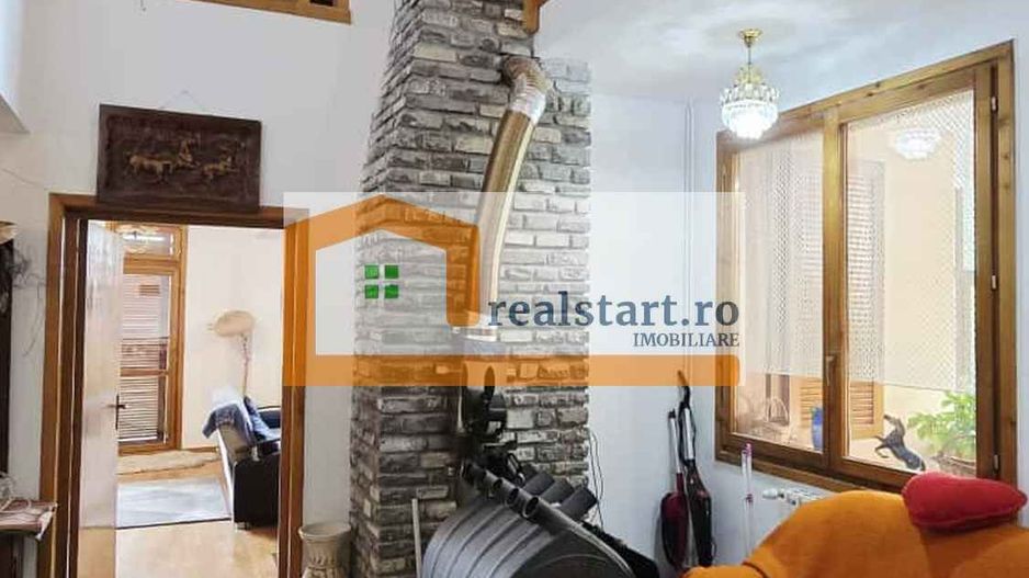 Vedere padure, panouri solare si fotovoltaice, pompa de caldura,  semineu - Poză 12