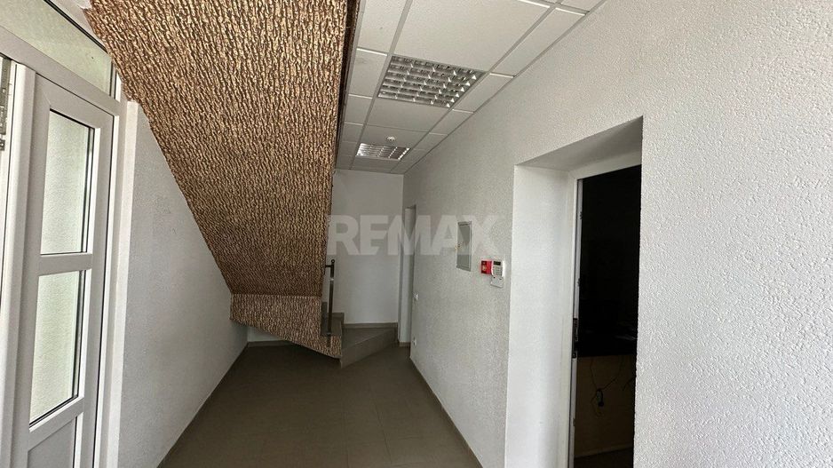 De Vânzare Clădire comercială cu depozit și parcare tiruri. 17 ari. - Poză 14