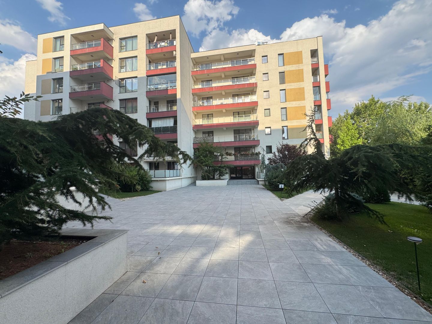 Apartament 3 camere, parcare subterana - Poză 2
