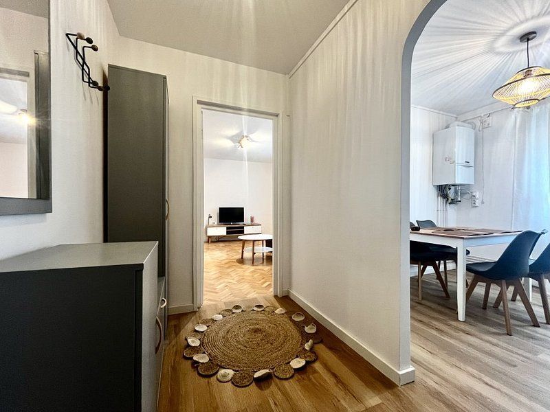 Apartament 3 camere, prima închiriere, elegant si primitor, in Circumvalațiunii - Poză 2