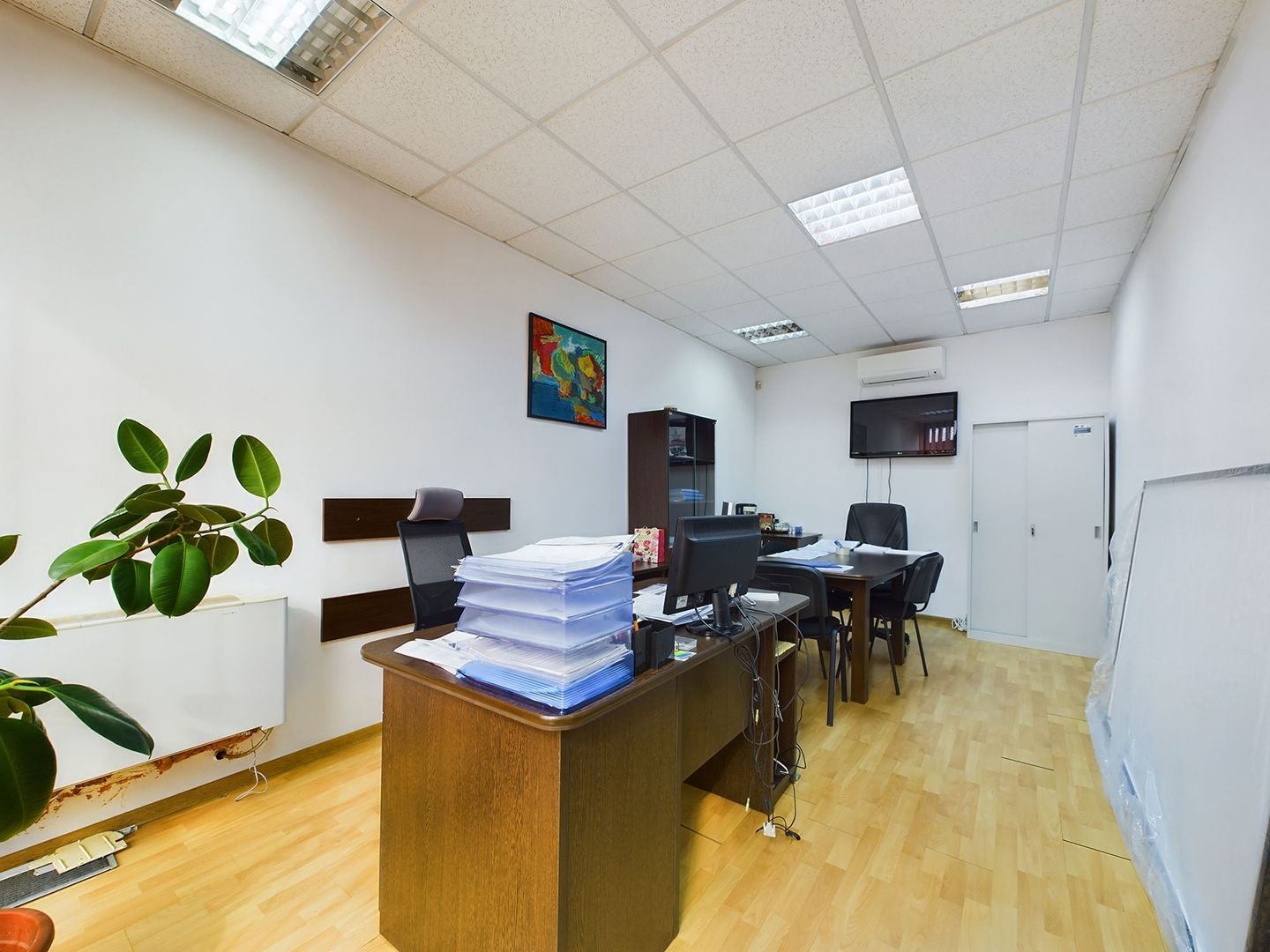 Clădire de birouri cu chiriași existenți - Poză 13