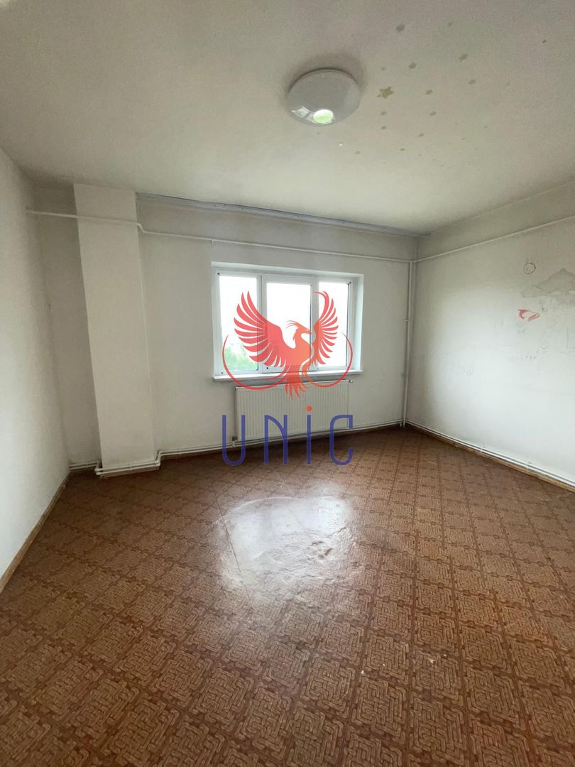 4 camere decomandate, V-uri - 1 Mai - Poză 1