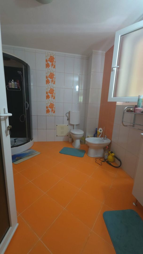 Casa langa Blue Sky cu panouri solare, garaj si terasa mare - Poză 9