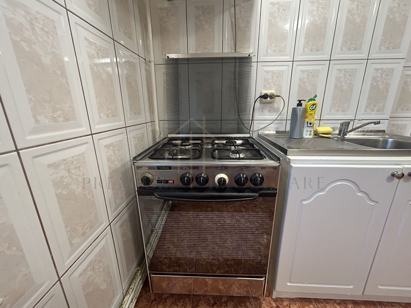 Apartament 3 camere zona de jos - Poză 12