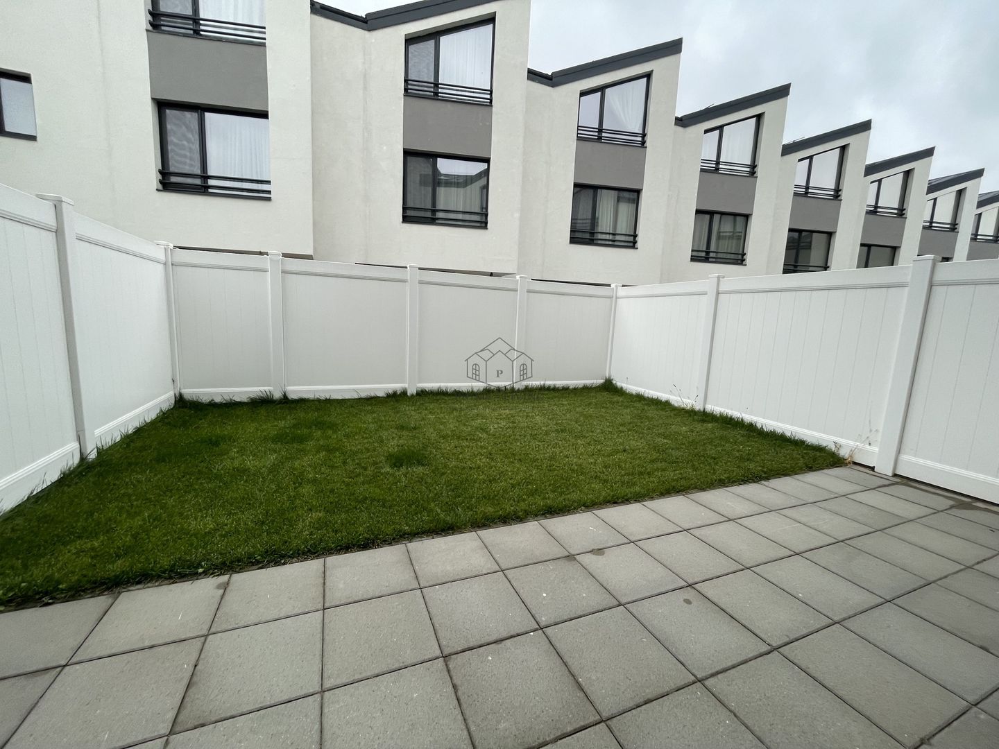 CASA NOU CONSTRUITA IN COMPLEX REZIDENTIAL LA VANZARE IN PIPERA - Poză 9