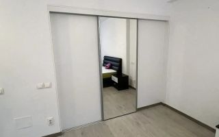 Proprietar inchiriez apartament cu 3 camere centrala loc parcare balcon Bloc NOU mobilat si utilat - Poză 3