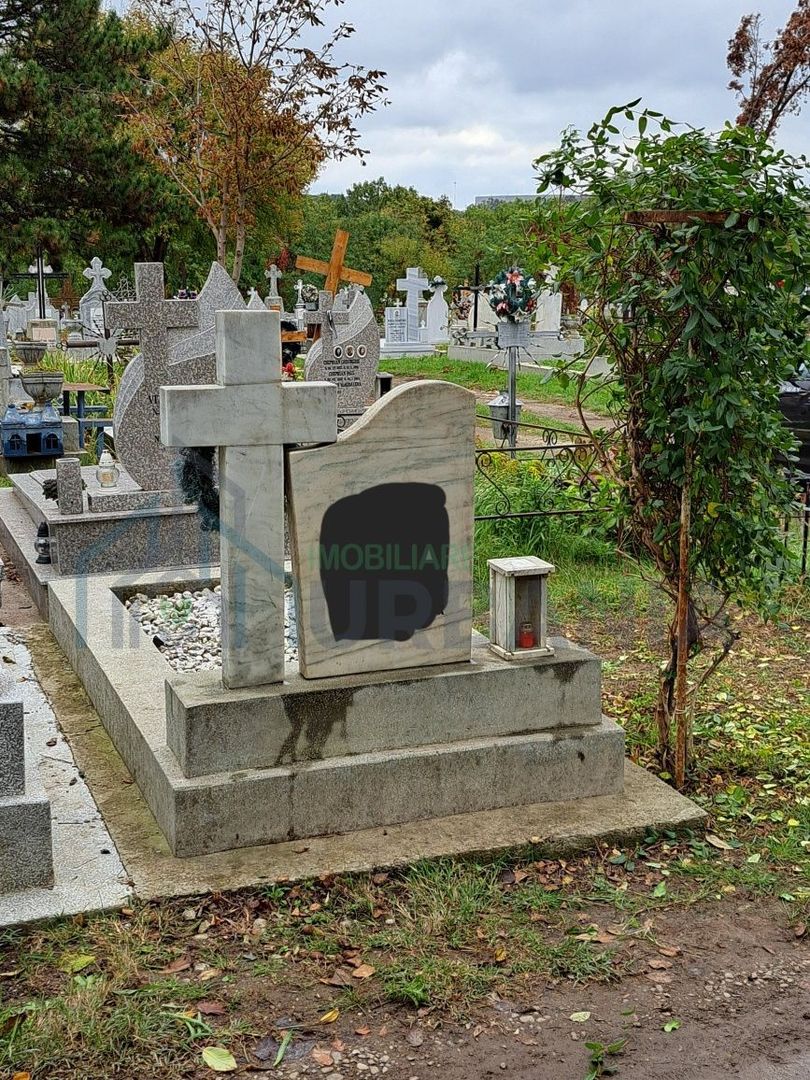 Loc de veci în Cimitirul Eternitatea, Iași – Criptă două nivele, monument din marmură - Poză 1