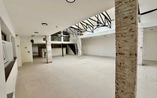 Spațiu comercial renovat, cameră mare și tavan retractabil - Poză 7