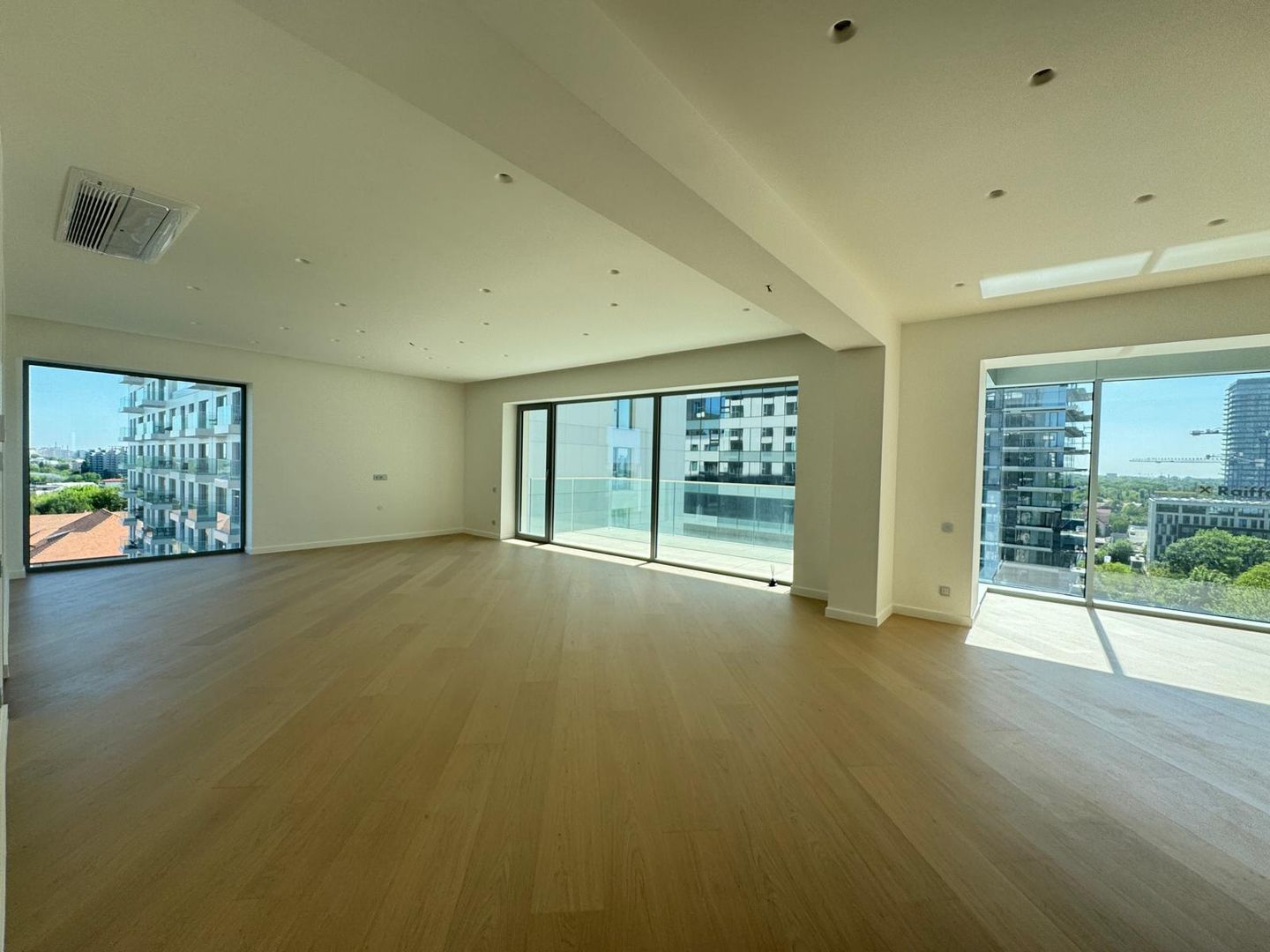 Vanzare 4 Camere Bloc Nou Aviatiei 183 MP - Poză 1