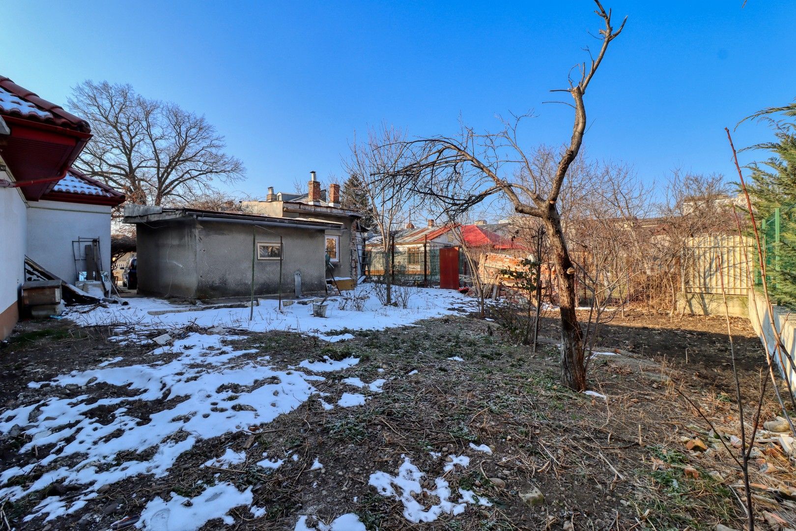 Centru- Casă boierească individuală- 5 camere si  451 mp teren - Poză 29