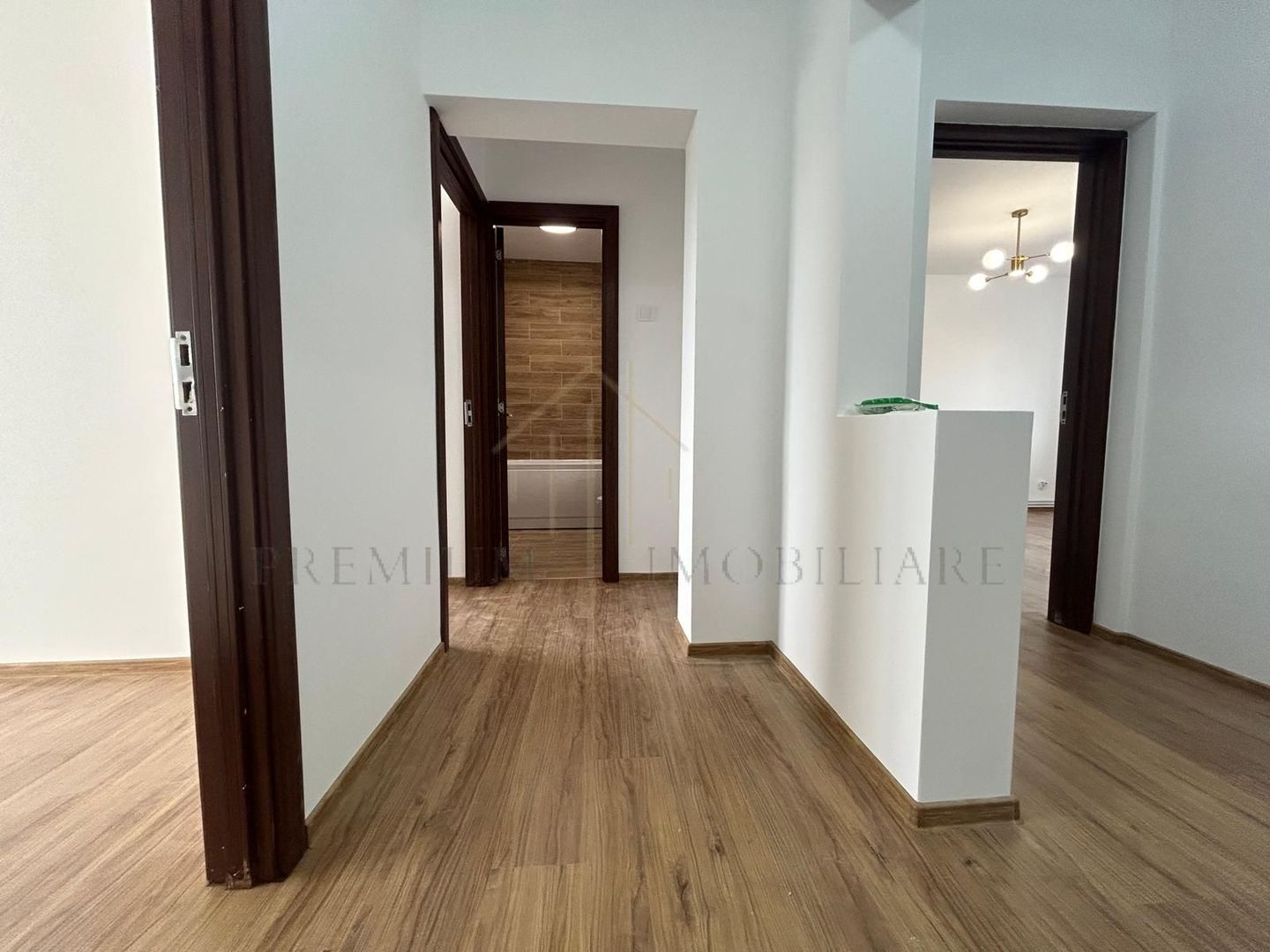 Apartament 3 camere  2 băi | renovat 2025 | parcare - Poză 10